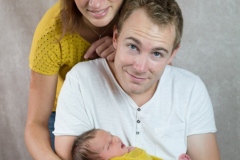 Portraits naissance Ardennes photo famille papa bébé