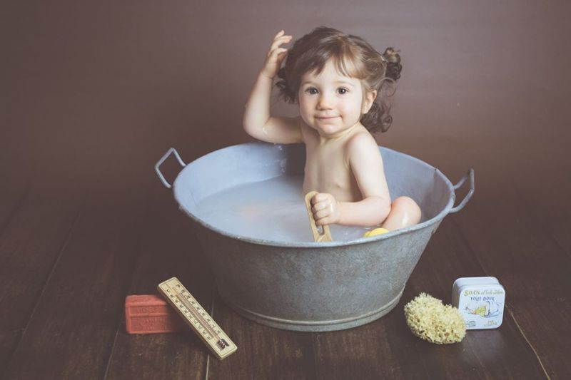 Séance-photo-enfant-anniversaire-Ardennes-bain-de-lait-1-an